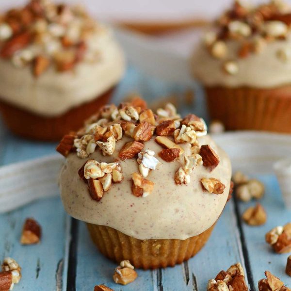 Muffin de café con cobertura de crema y frutos secos picados, Kraft & Co.